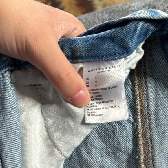 American Eagle High-Waisted Curvy Mom Short - Picture 4 of 4